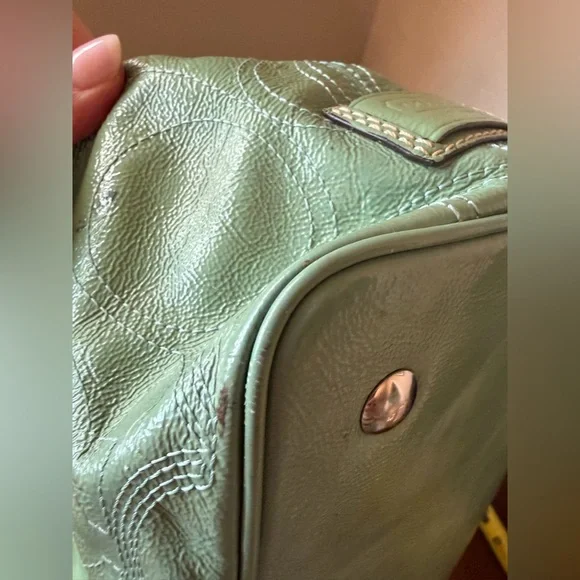 **SALE**Coach Light Green Patent Leather Shoulder Bag with Kisslock inside - Picture 14 of 16